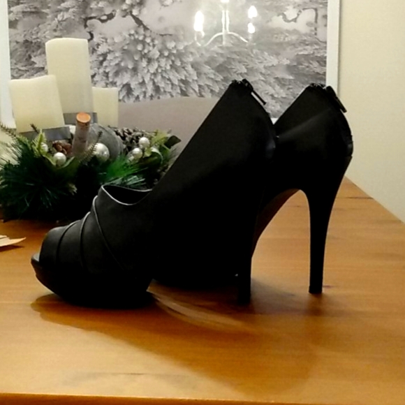 High heels - Picture 3 of 3